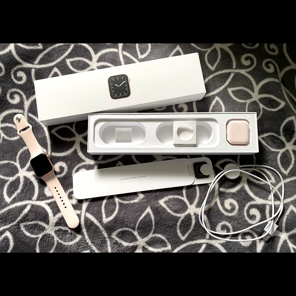 Apple Watch Series 5 Gold Aluminum Case 40MM